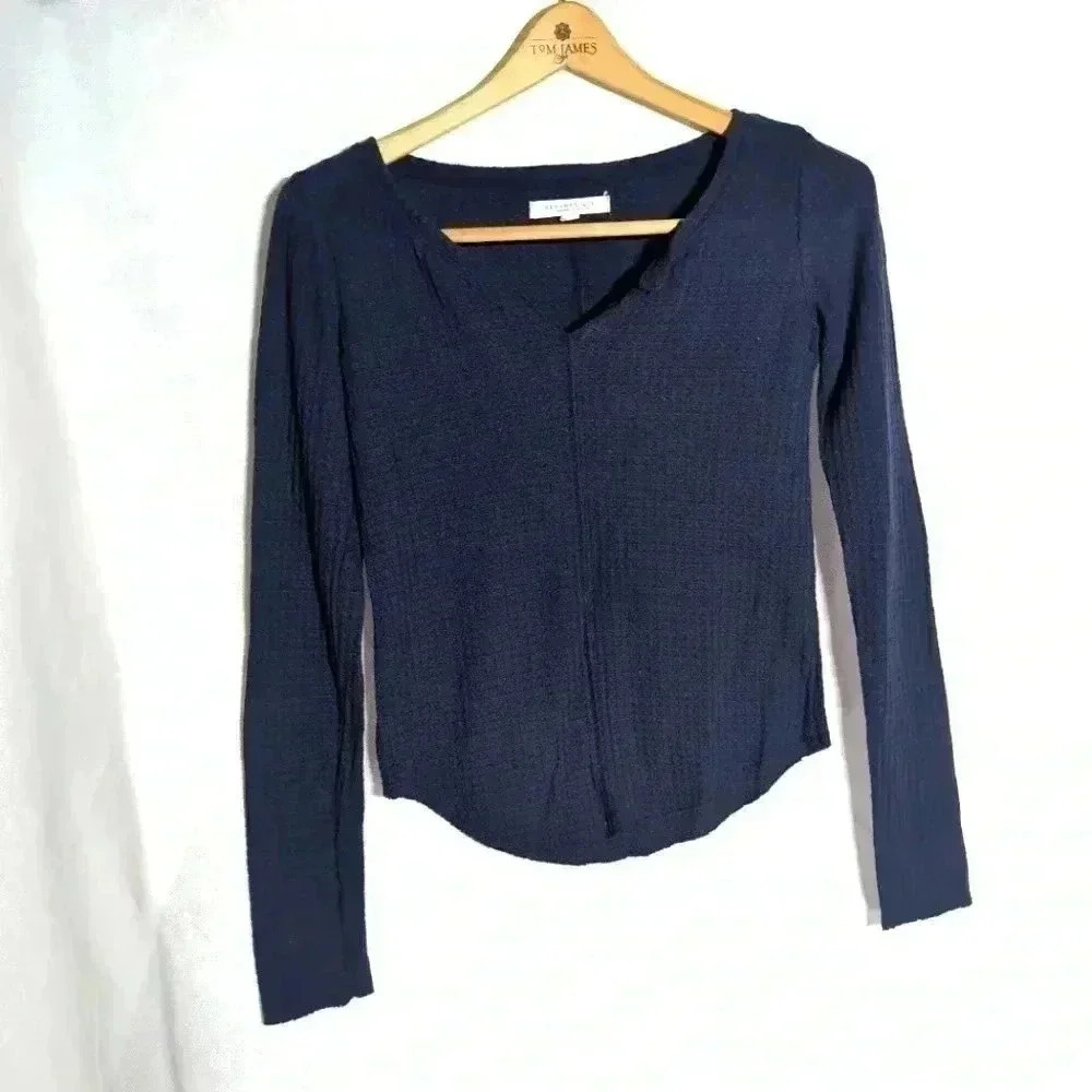 Aeropostale Sweater Blue V neck long sleeve sz XS